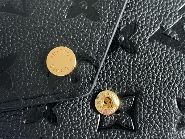 LVコピーウォレット着用イメージ